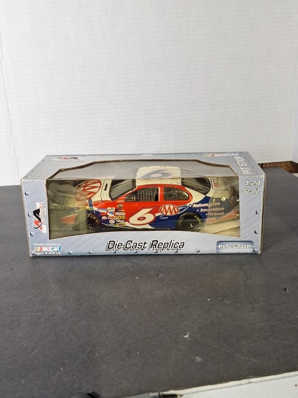 Team Caliber NASCAR Mark Martin #6 Pit Stop 1:24 Scale Diecast New In Box